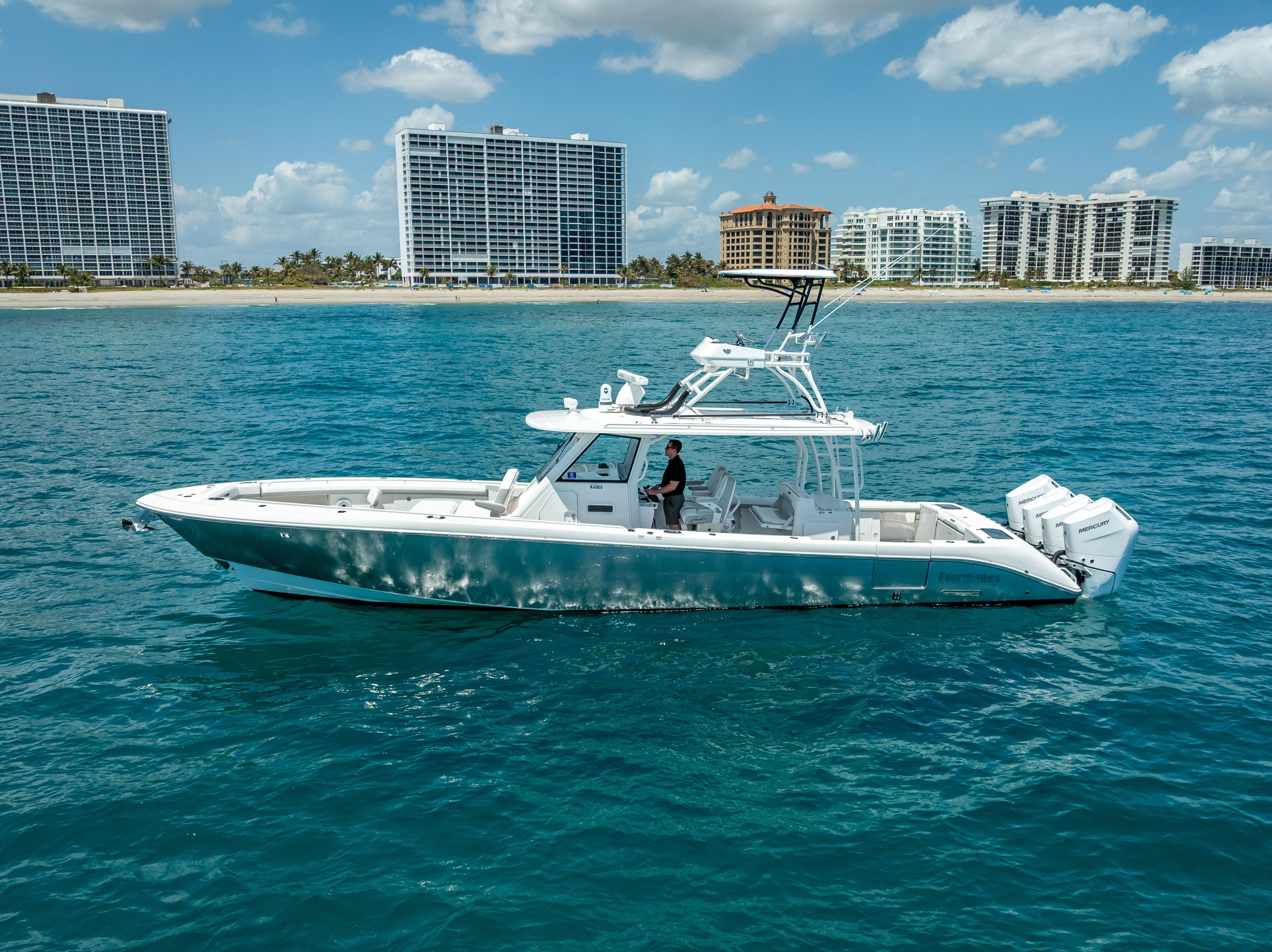 Everglades 435 Center Console 2018 Everglades 435 Center Console boat on blue ocean, with city skyline in background.