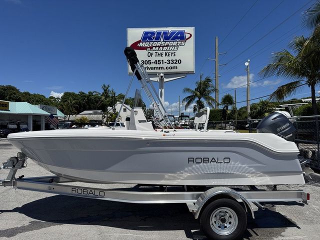 2025 Robalo R160 Center Console
