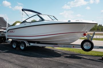 2025 Boston Whaler 210 Vantage
