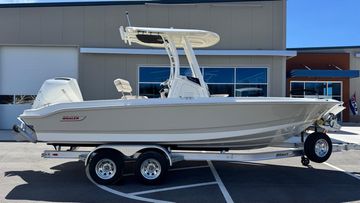 2025 Boston Whaler 220 Dauntless