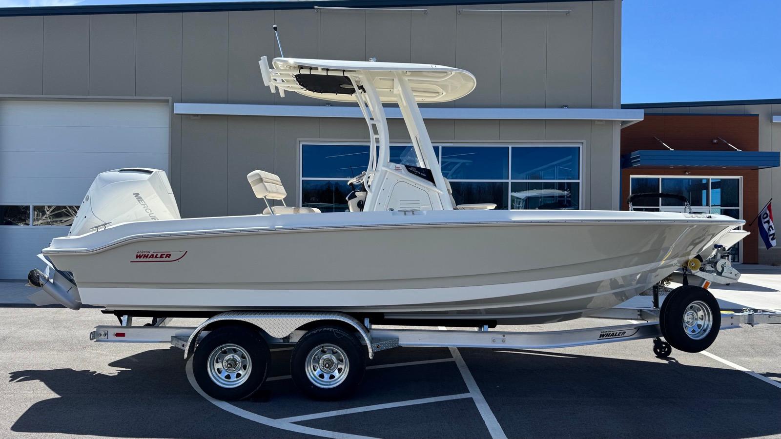 2025 Boston Whaler 220 Dauntless