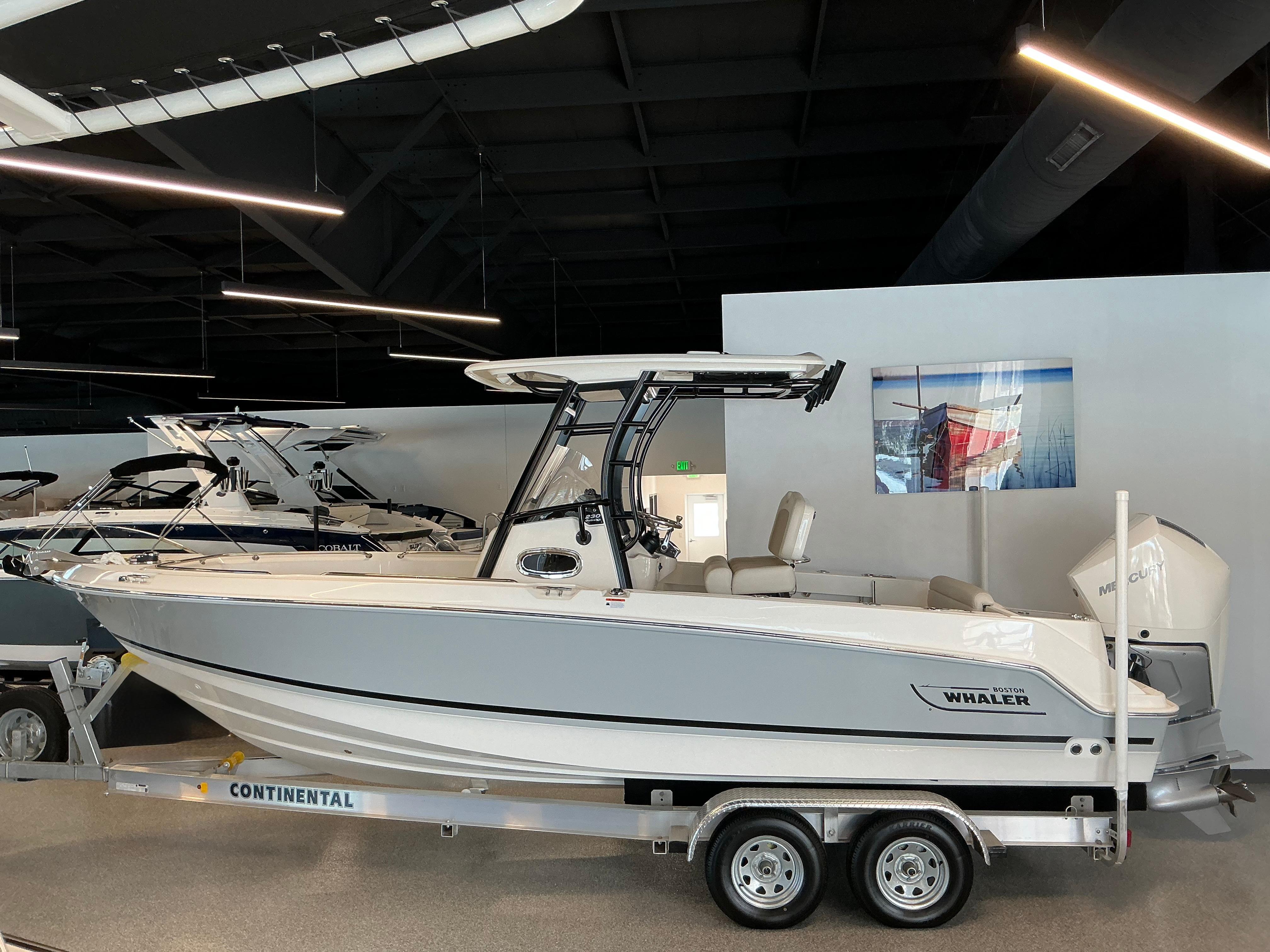 Boston Whaler 230 Outrage