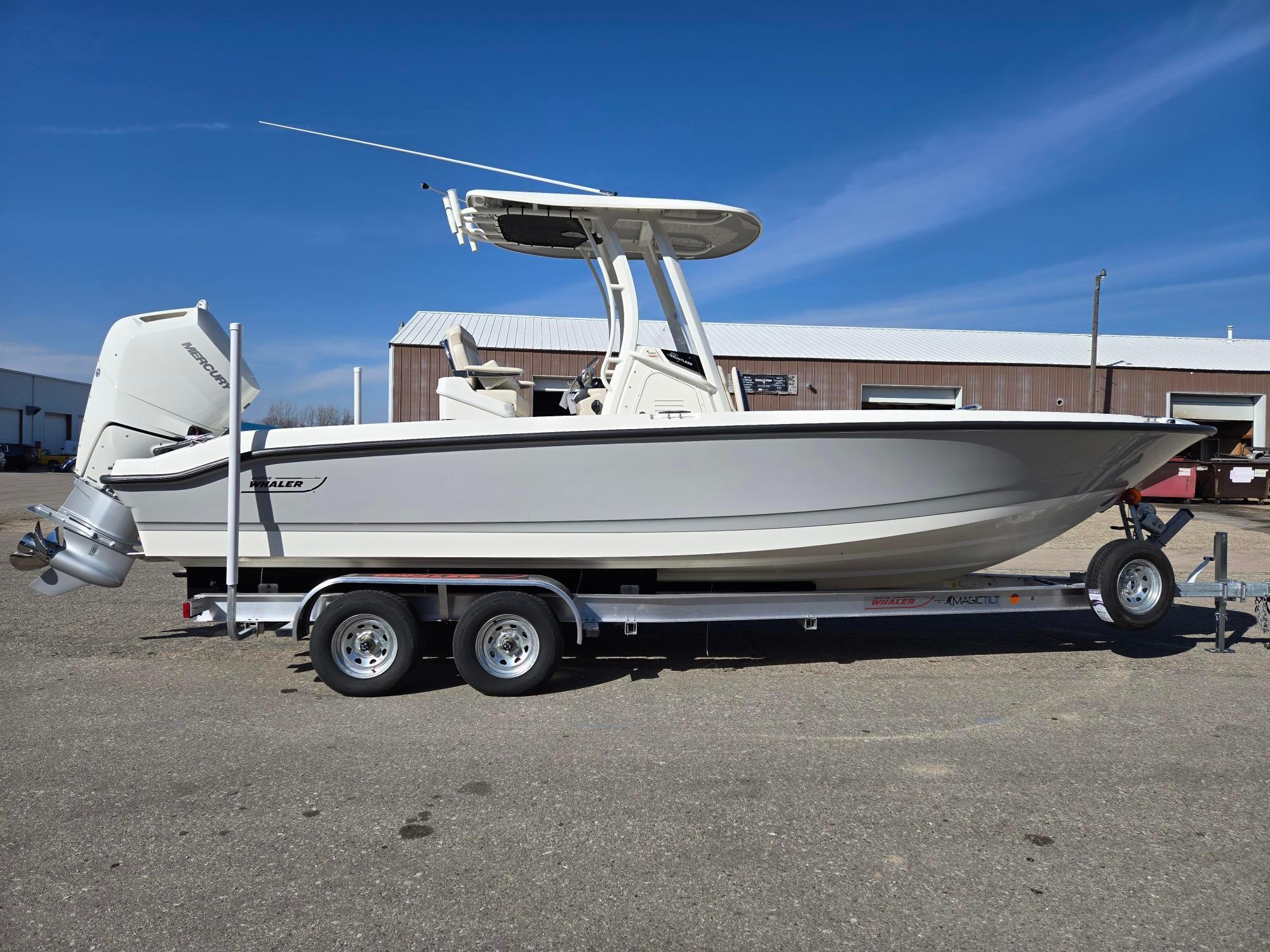 2025 Boston Whaler 250 Dauntless