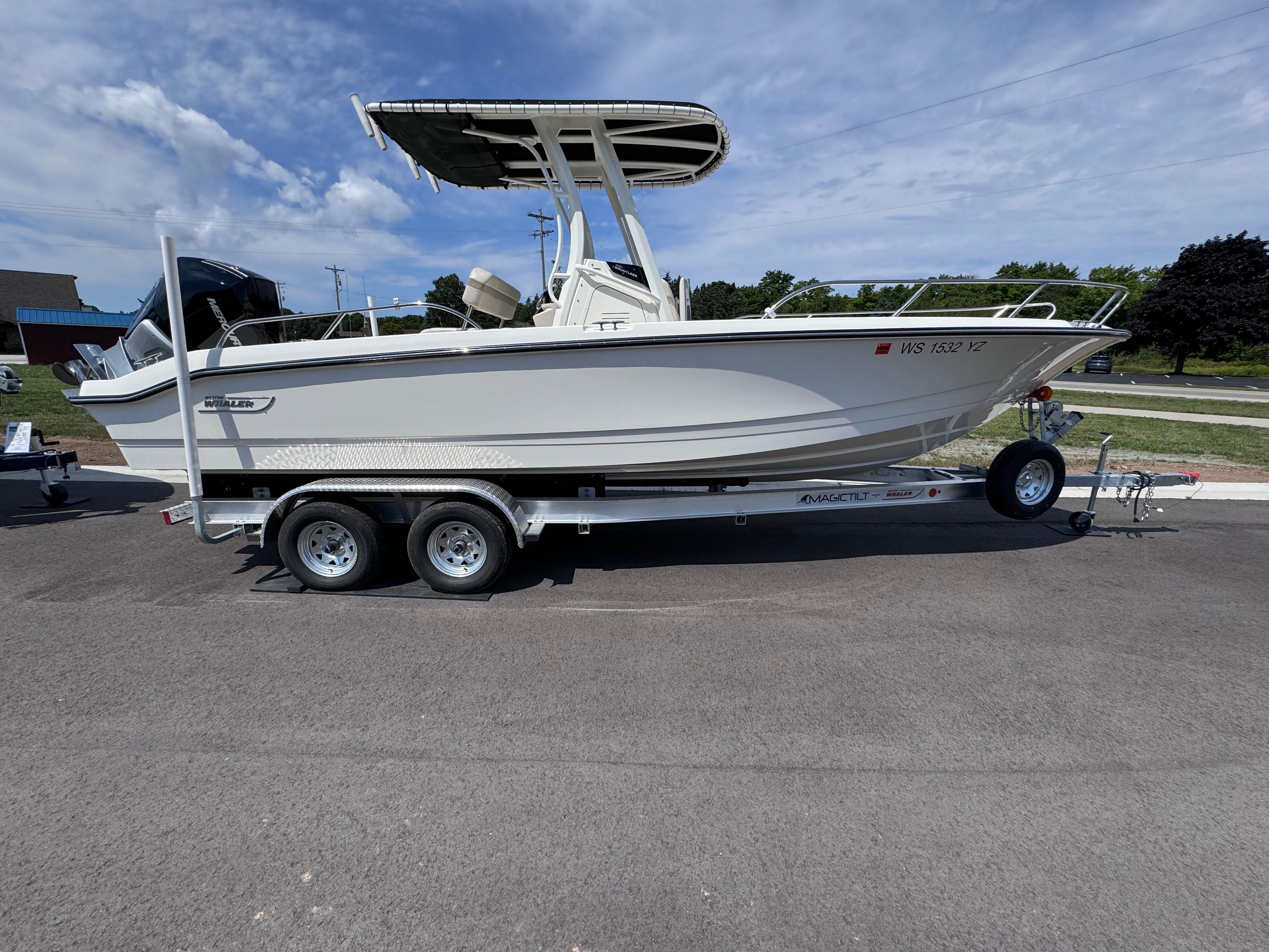 2023 Boston Whaler 250 Dauntless