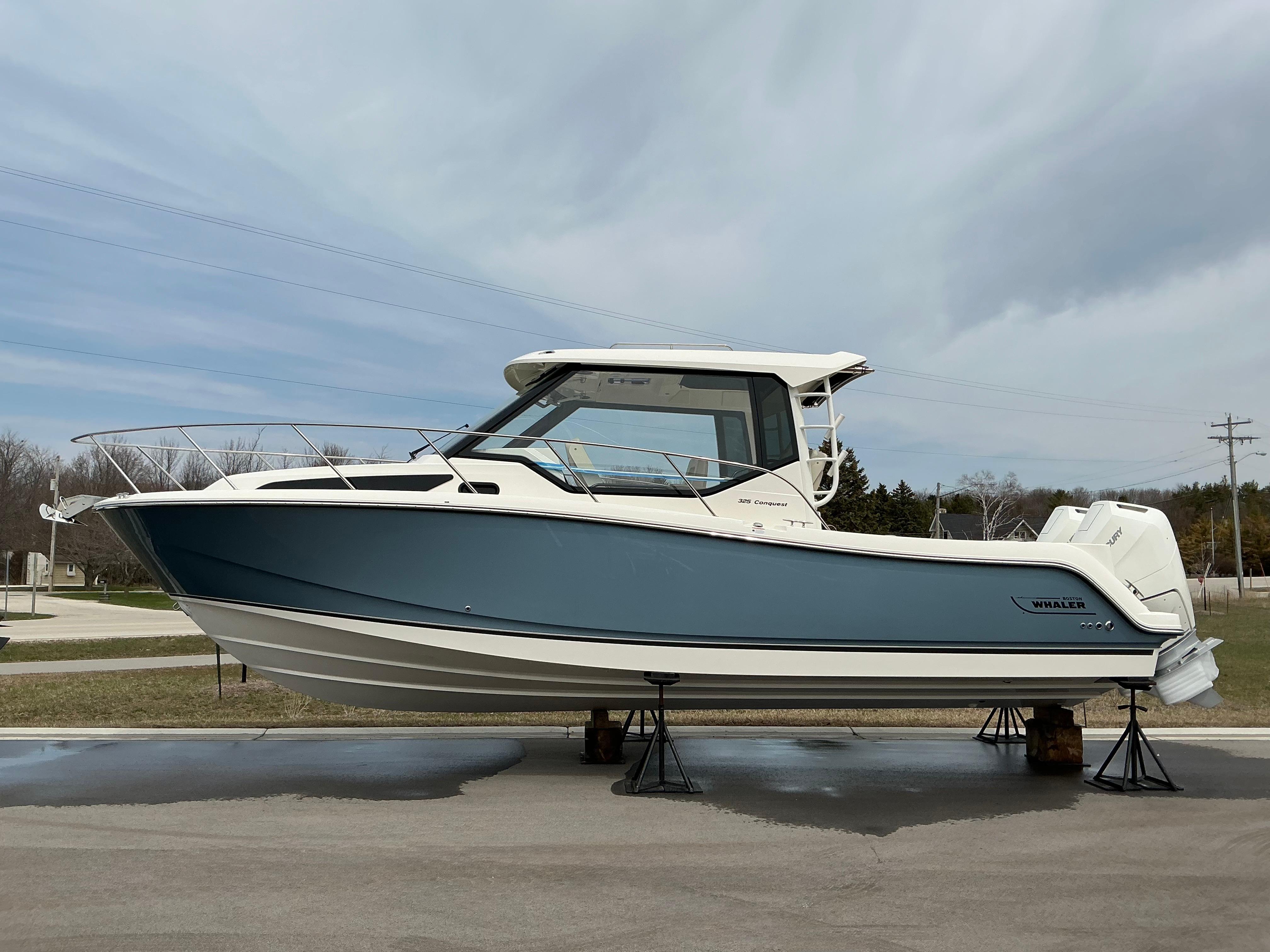 Boston Whaler 325 Conquest