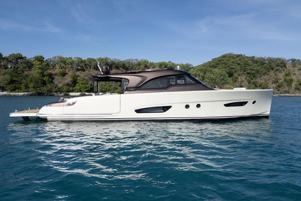 2022 Solaris Power Lobster 57