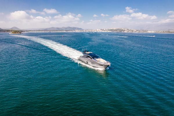 Pershing 82 VHP
