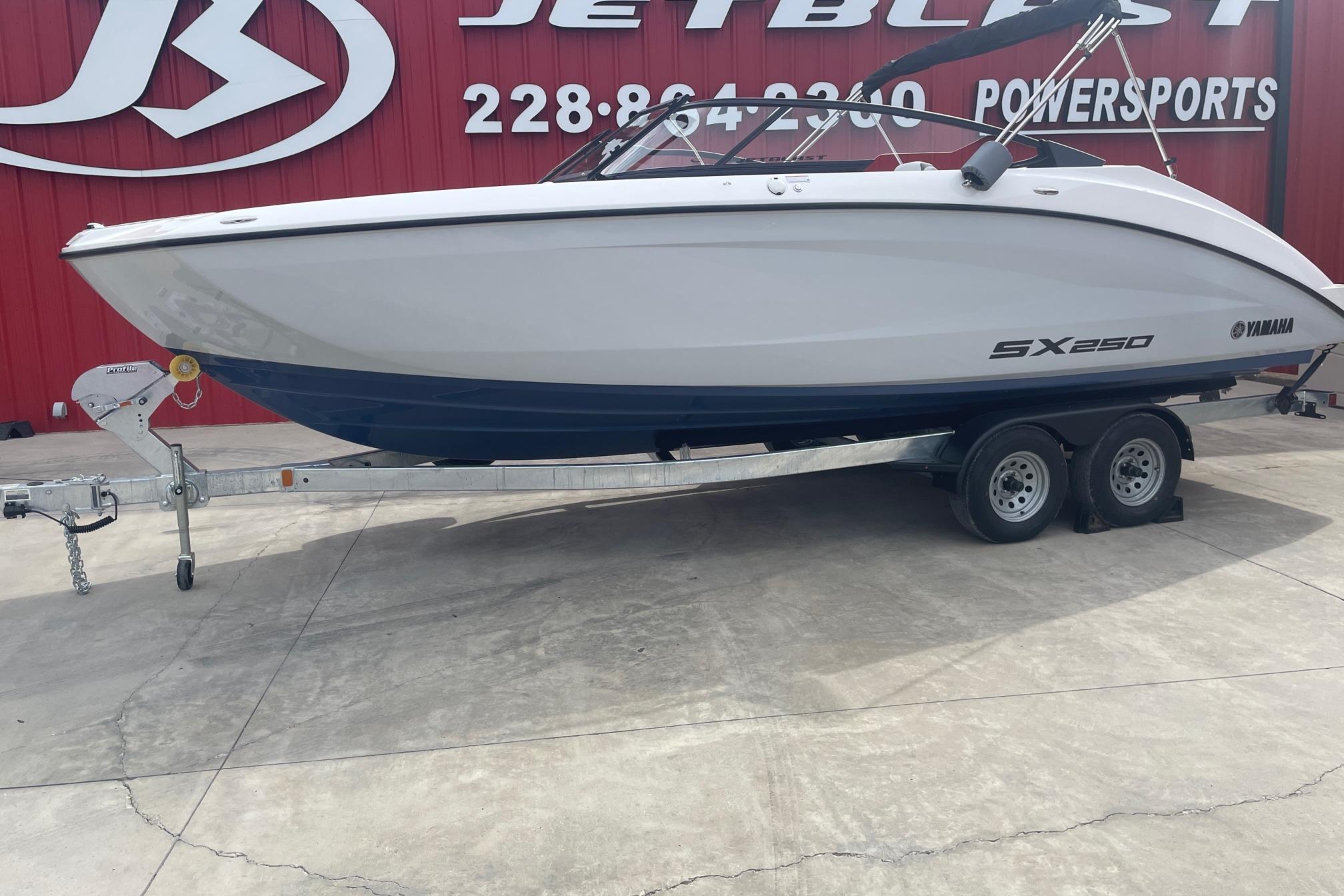 Yamaha Boats SX250 2024 Yamaha Boats SX250 on trailer at JetBlast Powersports dealership.