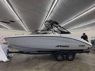 2025 Yamaha Boats AR250