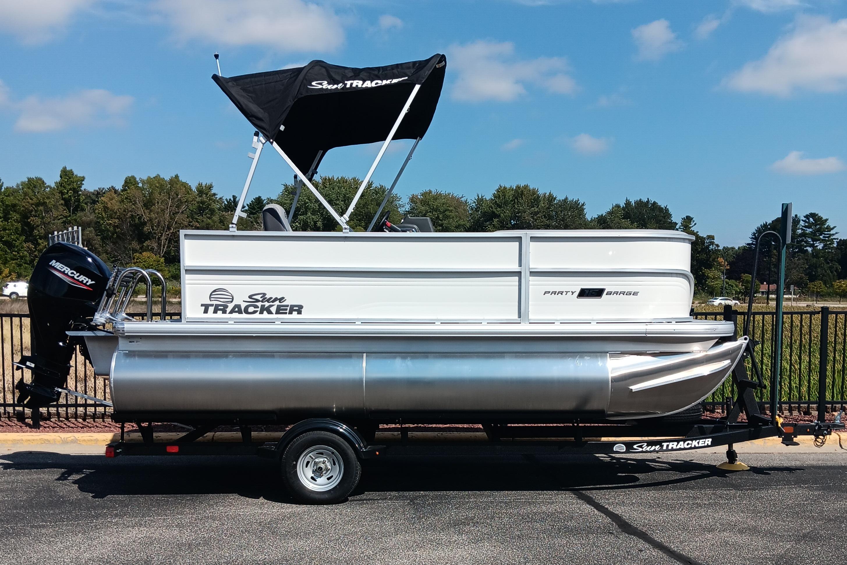 2026 Sun Tracker Party Barge 16 DLX