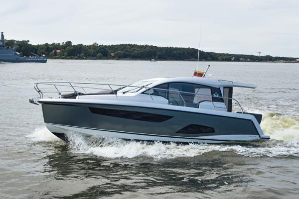 Sealine C330