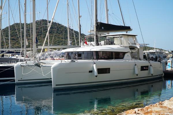 Lagoon 42