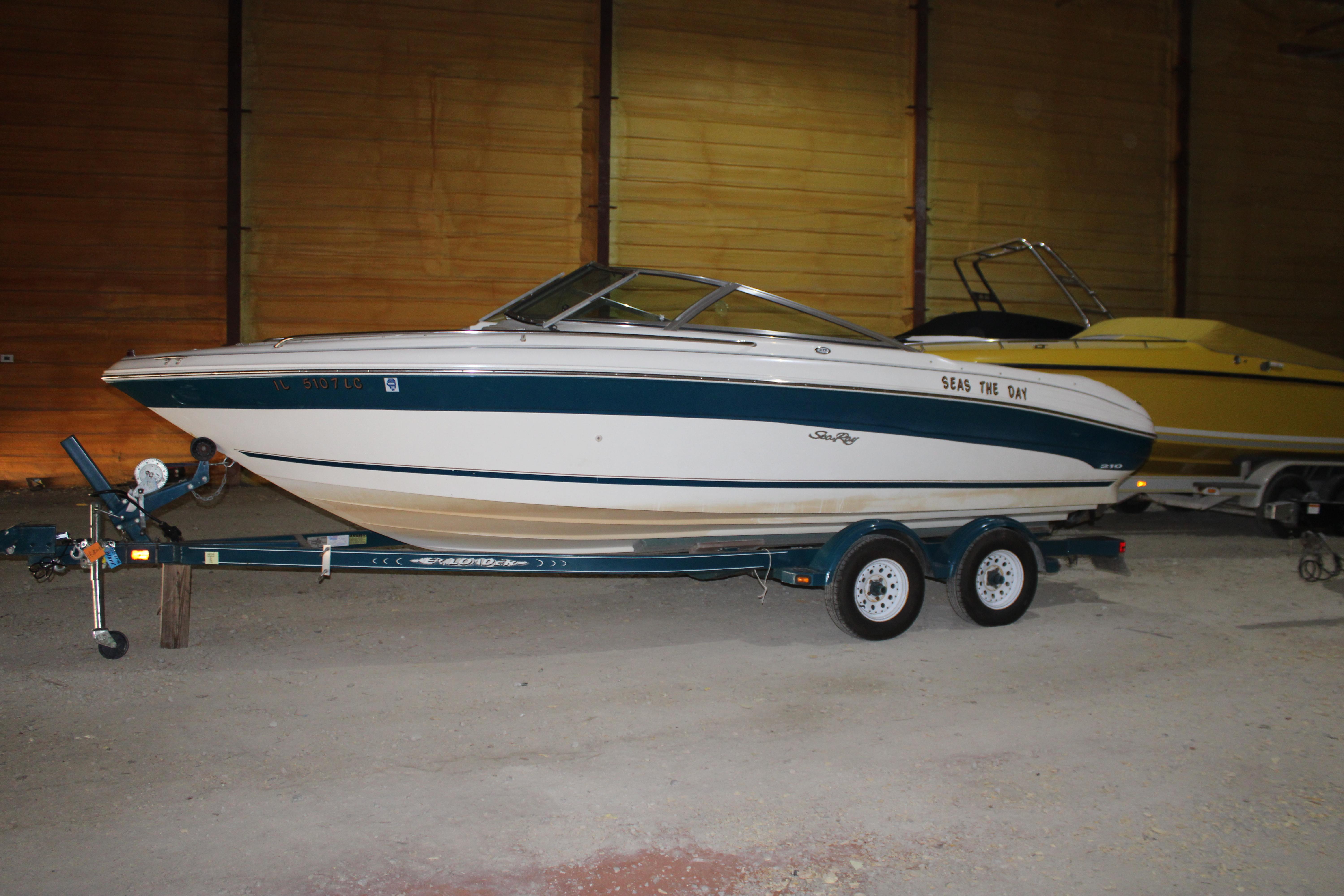 Sea Ray 210 Bow Rider