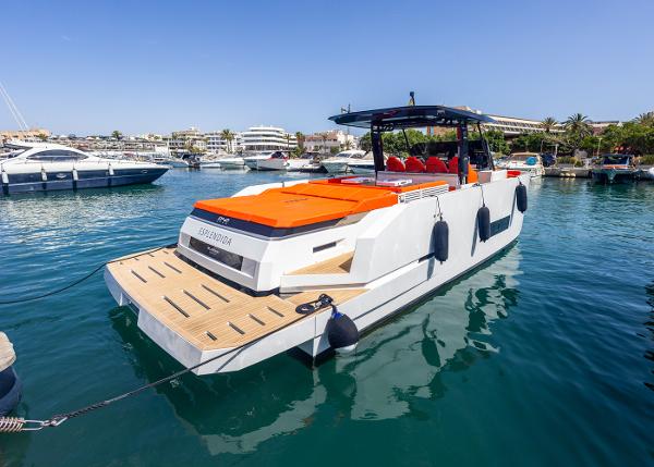 2024 De Antonio Yachts 42 open