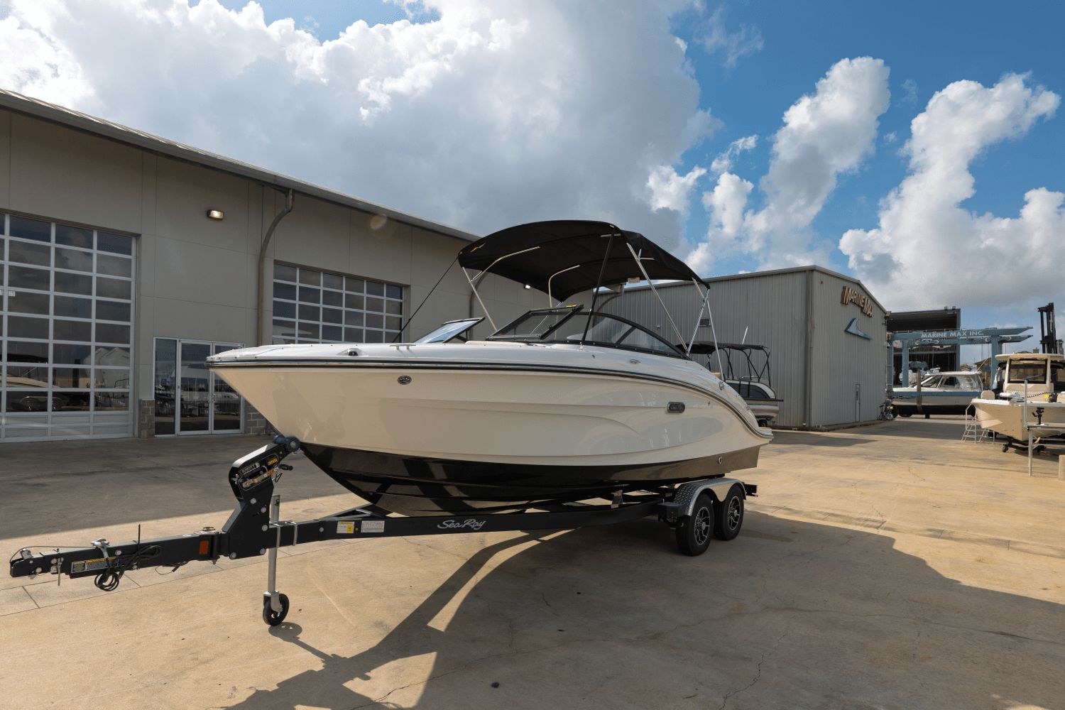 2025 Sea Ray SPX 210