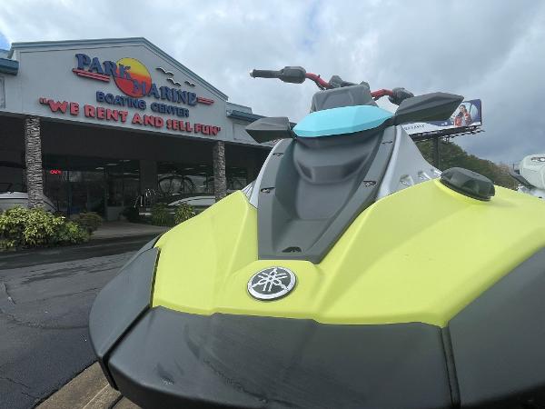 Yamaha WaveRunner JetBlaster PRO 3-Up 2025 Yamaha WaveRunner JetBlaster PRO 3-Up at boat rental center.