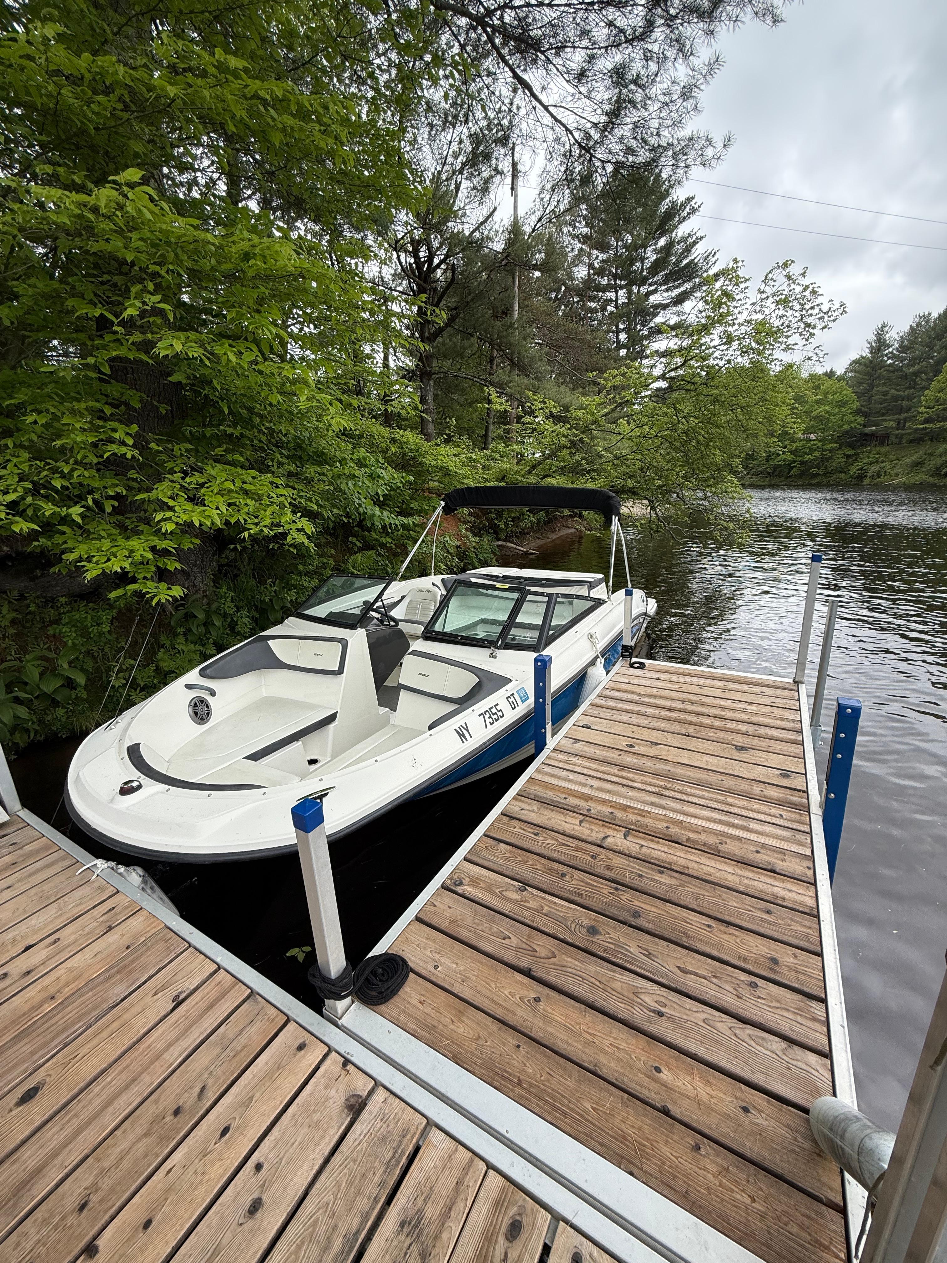 2016 Sea Ray SPX 210