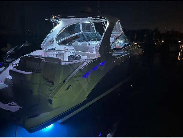 2014 Chaparral 330 Signature