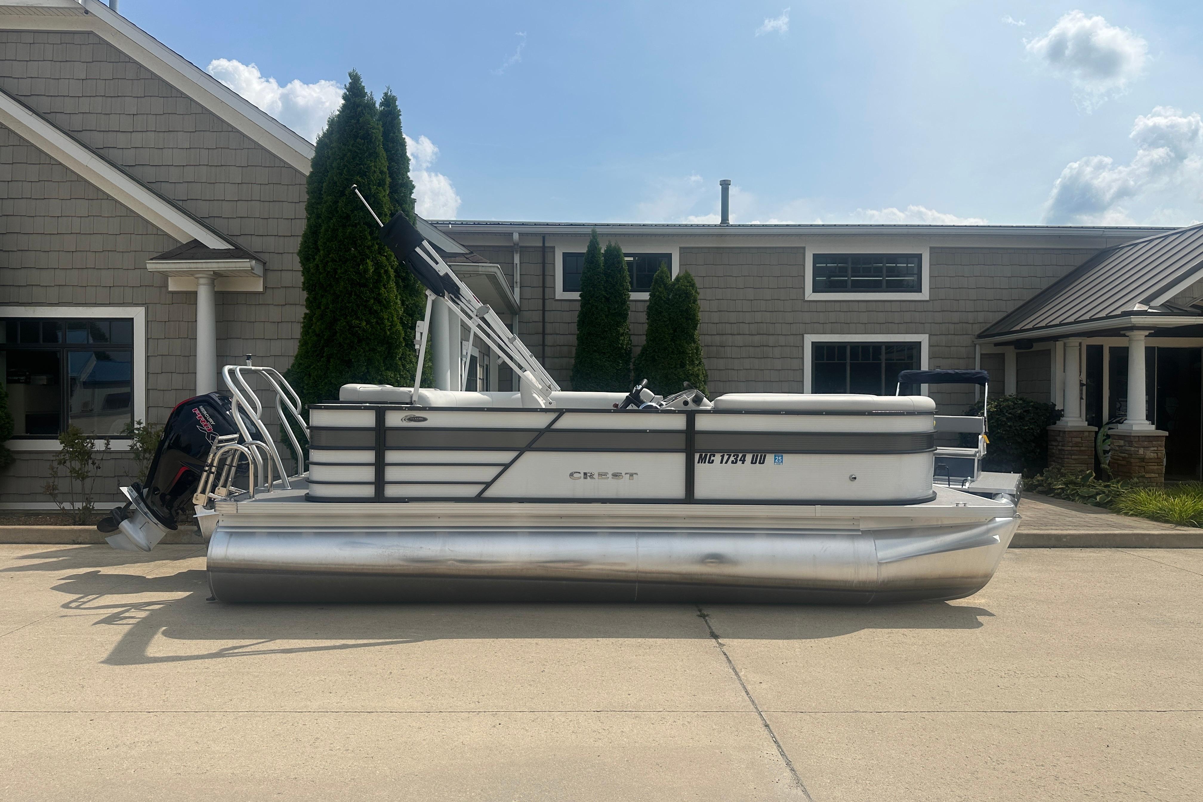 2022 Crest Classic LX 200