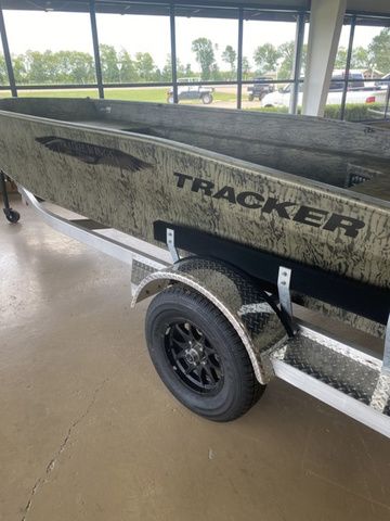 2025 Tracker G1650T DB