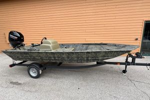 Tracker Grizzly 1648 SC 2026 Tracker Grizzly 1648 SC boat on trailer, camo design, Mercury outboard motor.