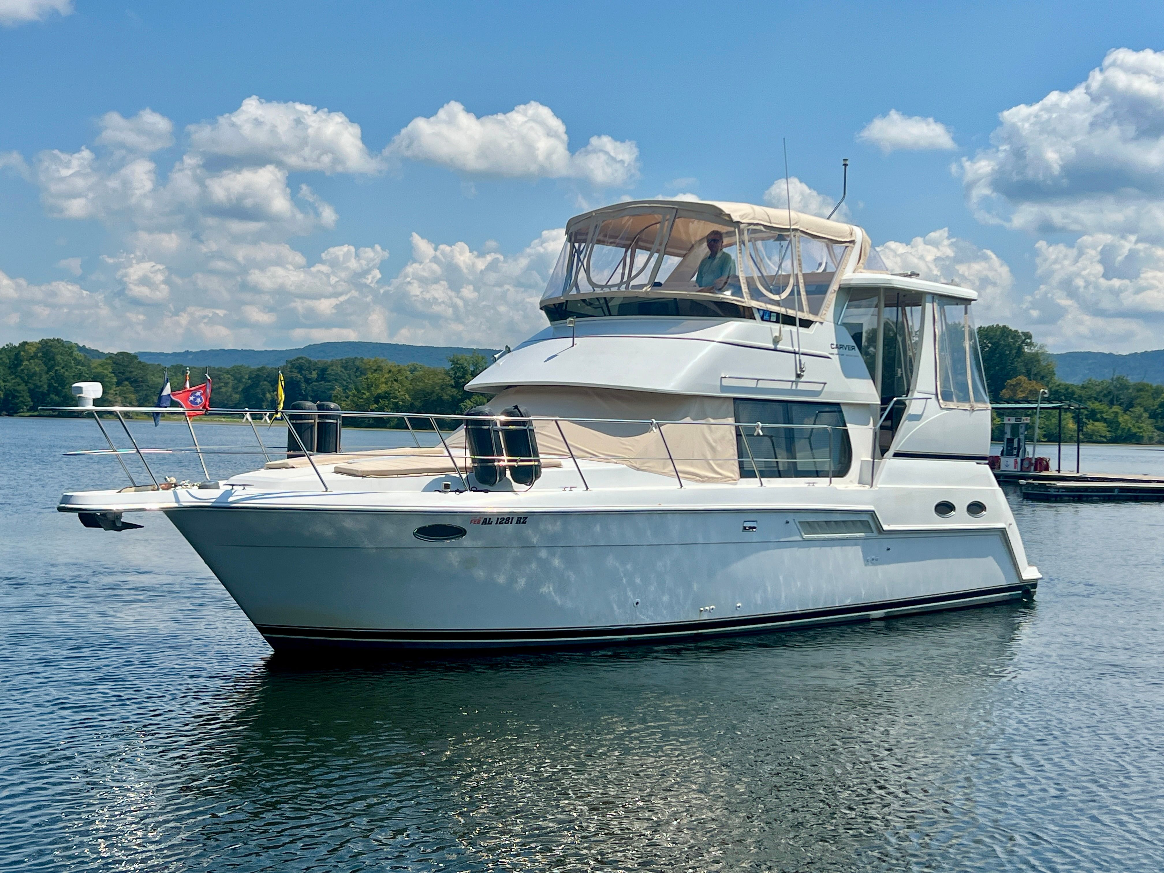 2000 Carver 356 Motor Yacht