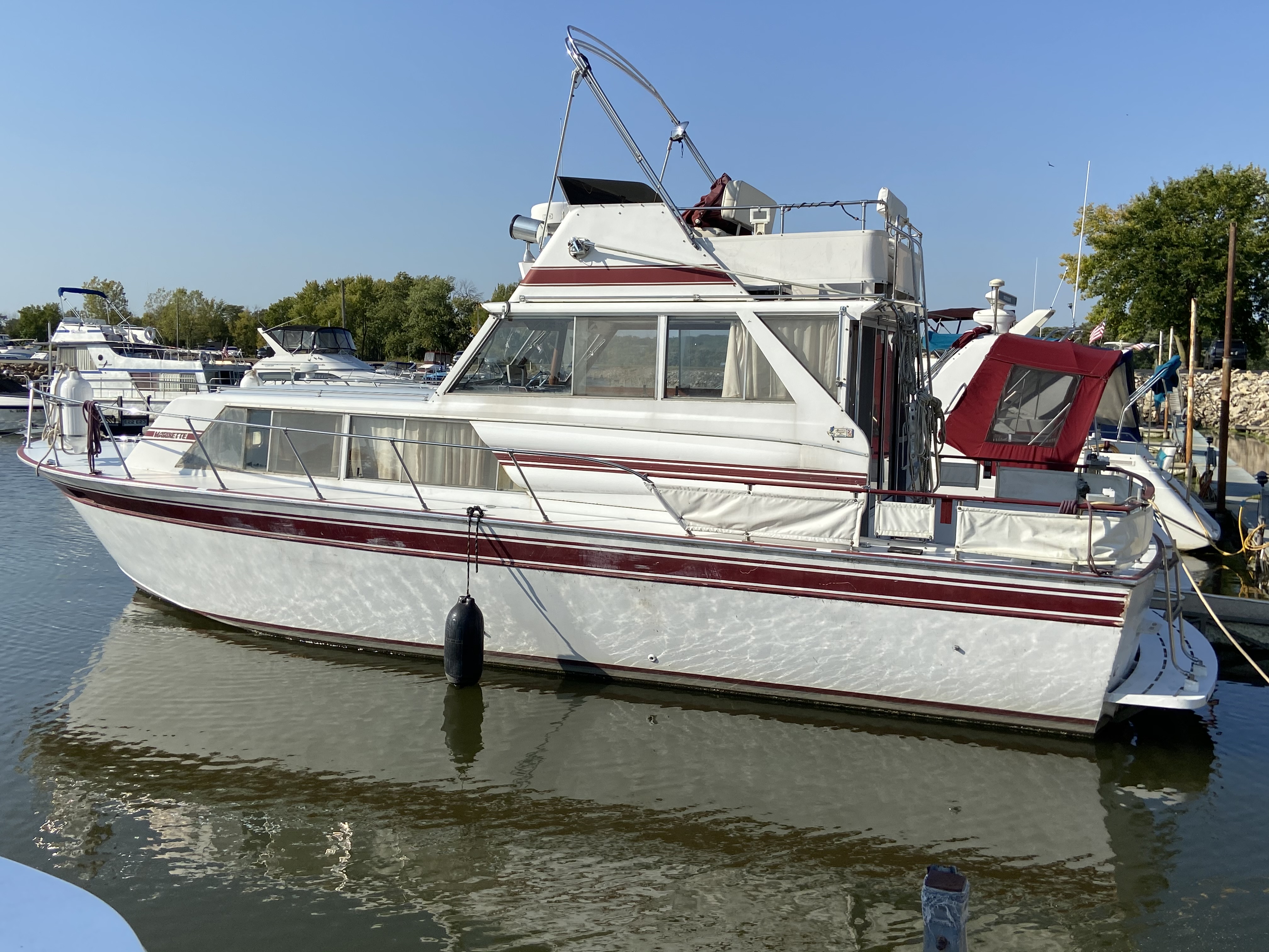 1982 Marinette Marinette Flybridge - 32
