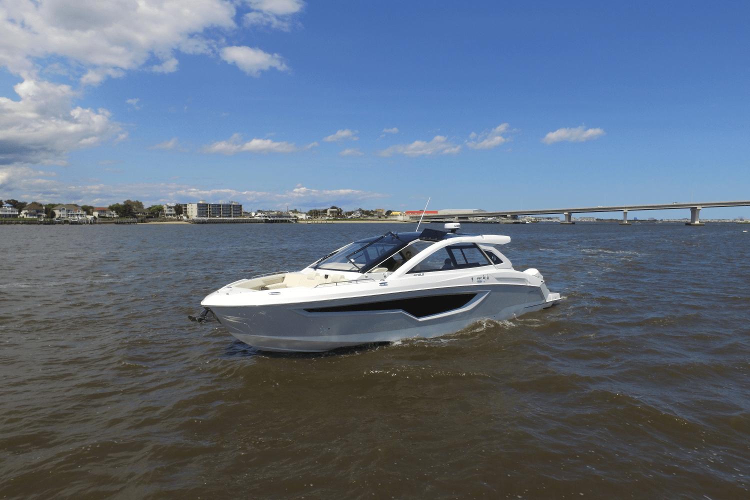 2024 Cruisers Yachts 42 GLS Outboard