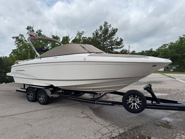 Regal Bowrider 2700 ES