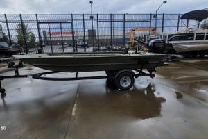 Tracker Grizzly 1654 T Sportsman 2026 Tracker Grizzly 1654 T Sportsman boat on trailer in outdoor showroom.