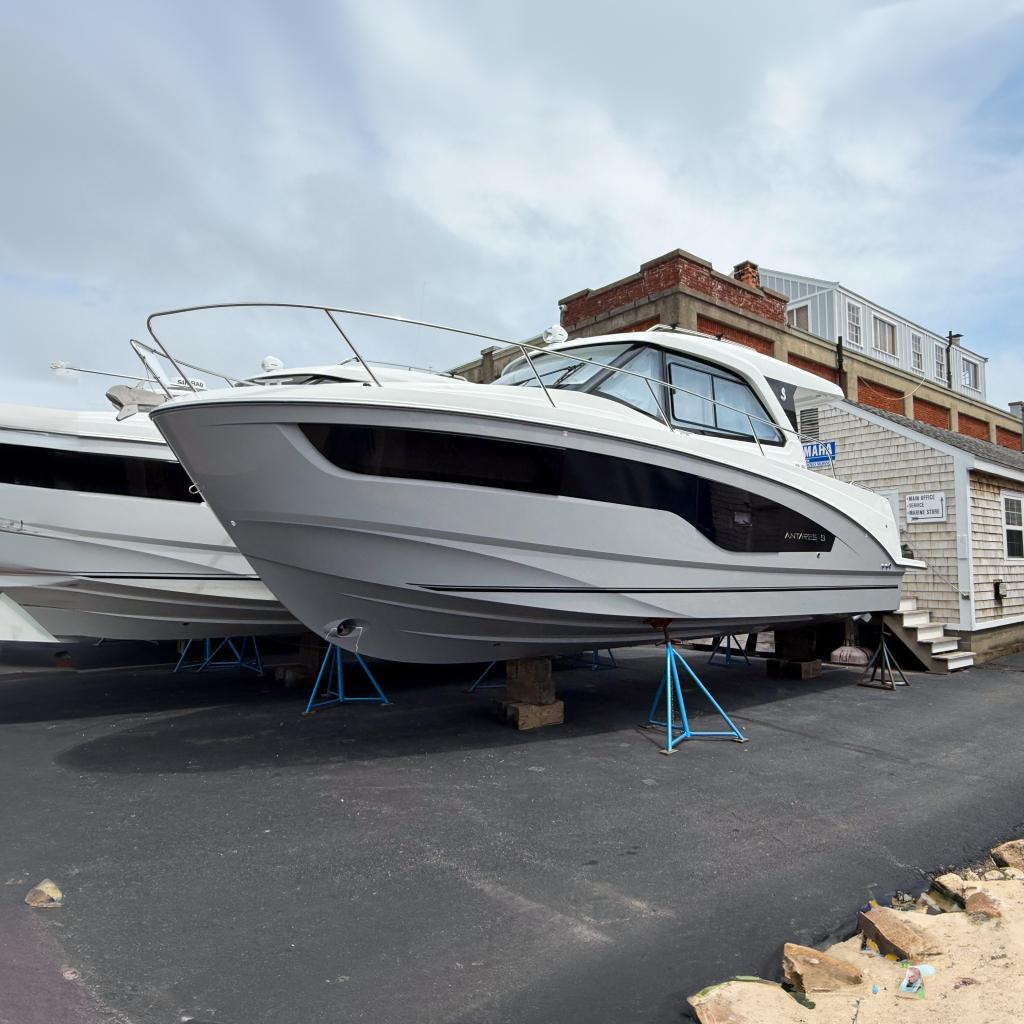 2025 Beneteau Antares 9