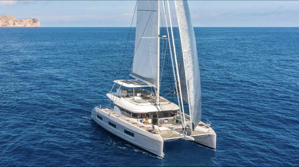 2025 Lagoon 60
