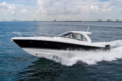 Intrepid 410 Evolution Boat