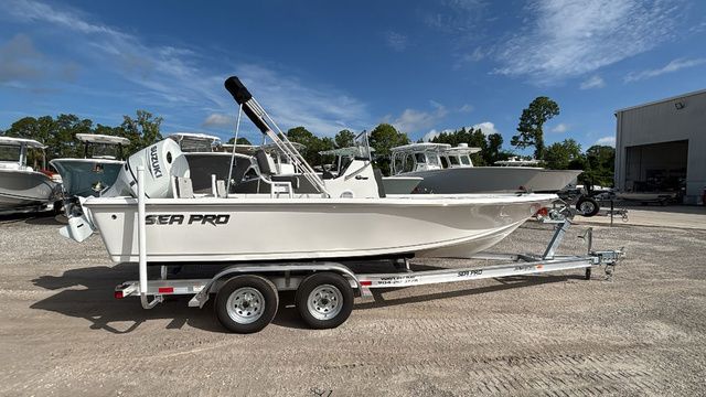 2025 Sea Pro 210 Bay