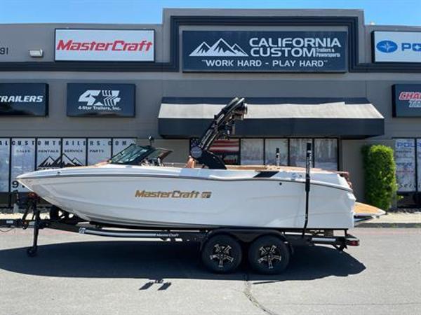 2024 MasterCraft XT23