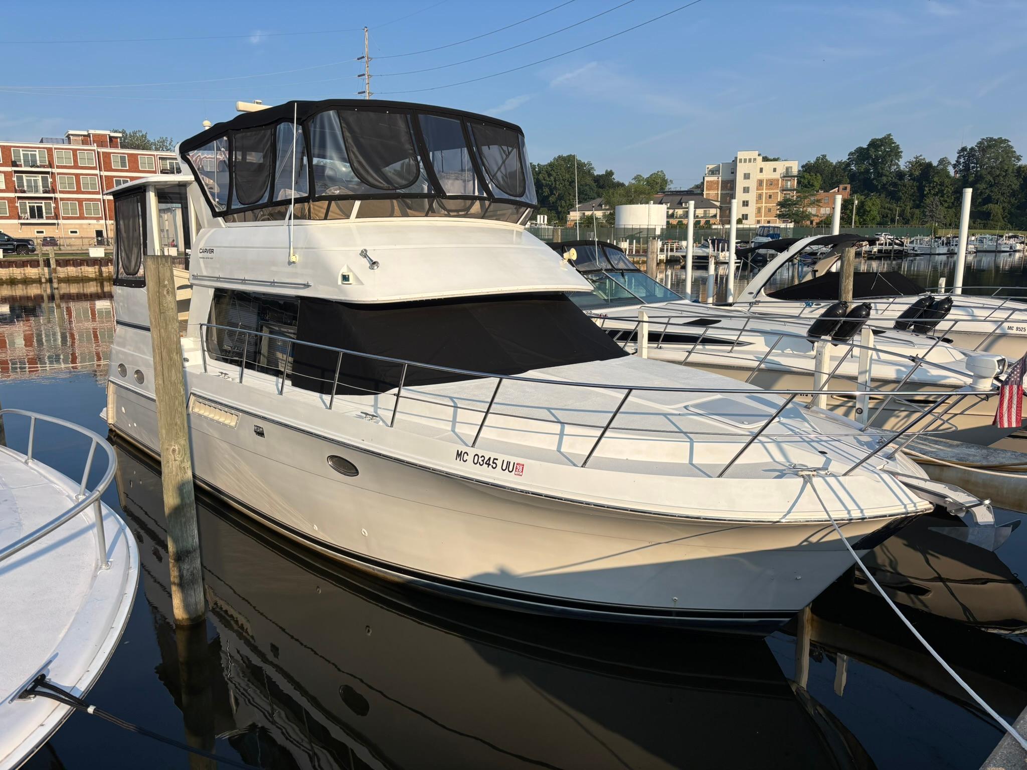 2000 Carver 406 Aft Cabin Motor Yacht