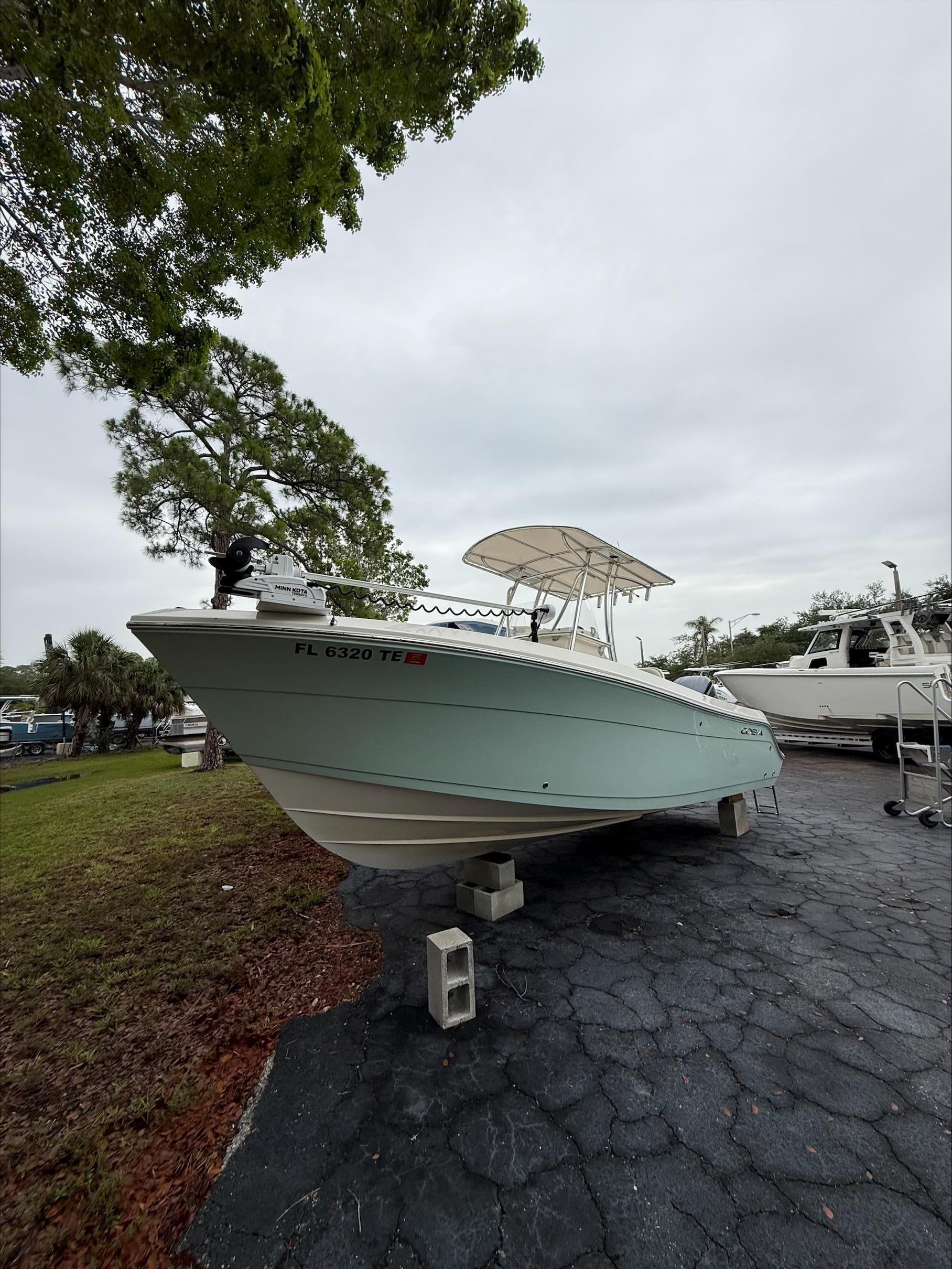2022 Cobia 237 CC