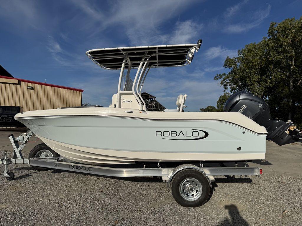 2025 Robalo R180 Center Console