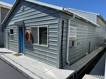 1967 Custom Larson Boathouse