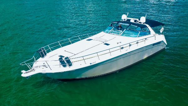 Sea Ray 500 Sundancer 1994 Sea Ray 500 Sundancer yacht on clear blue water.