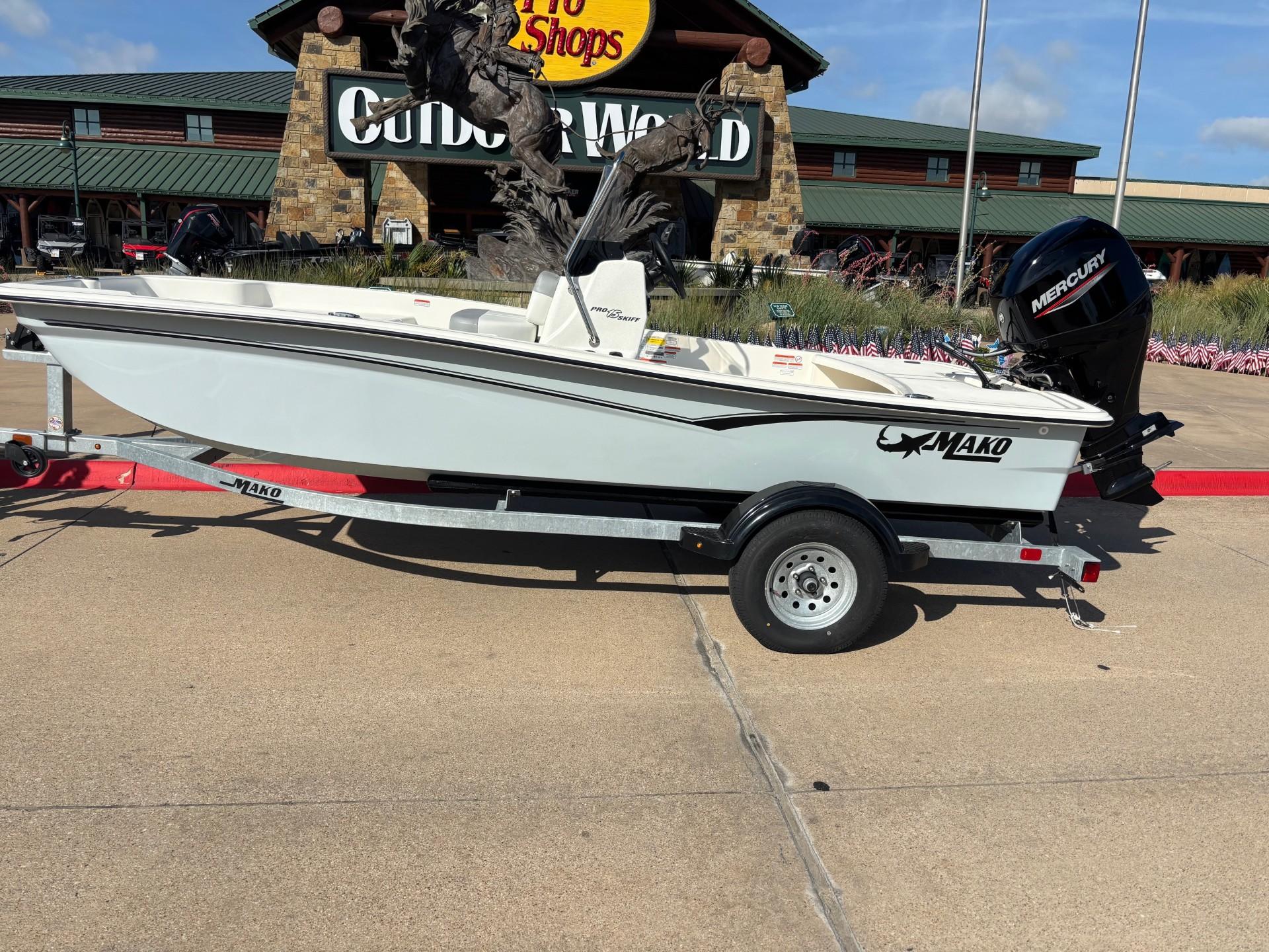 Mako Pro Skiff 15 CC 2025 Mako Pro Skiff 15 CC boat on trailer outside outdoor store.