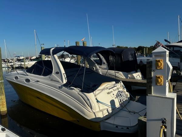 Sea Ray 280 Sundancer 2008 Sea Ray 280 Sundancer boat docked at marina under clear blue sky.