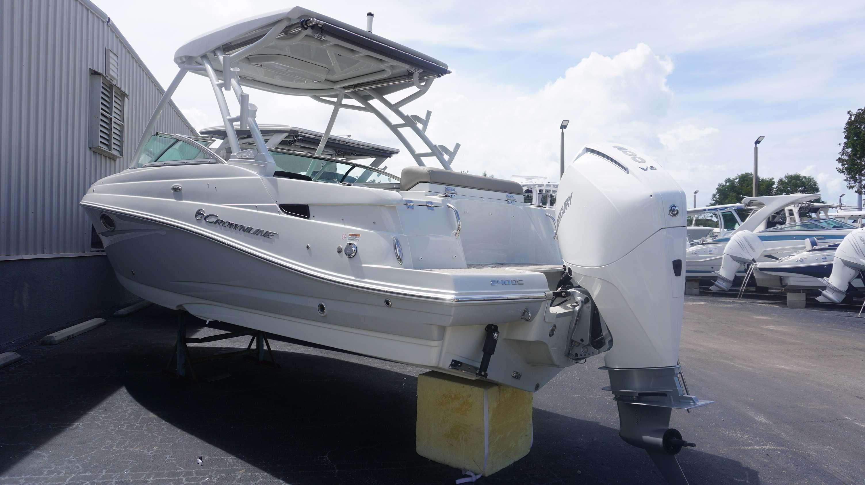 2024 Crownline 240 DC