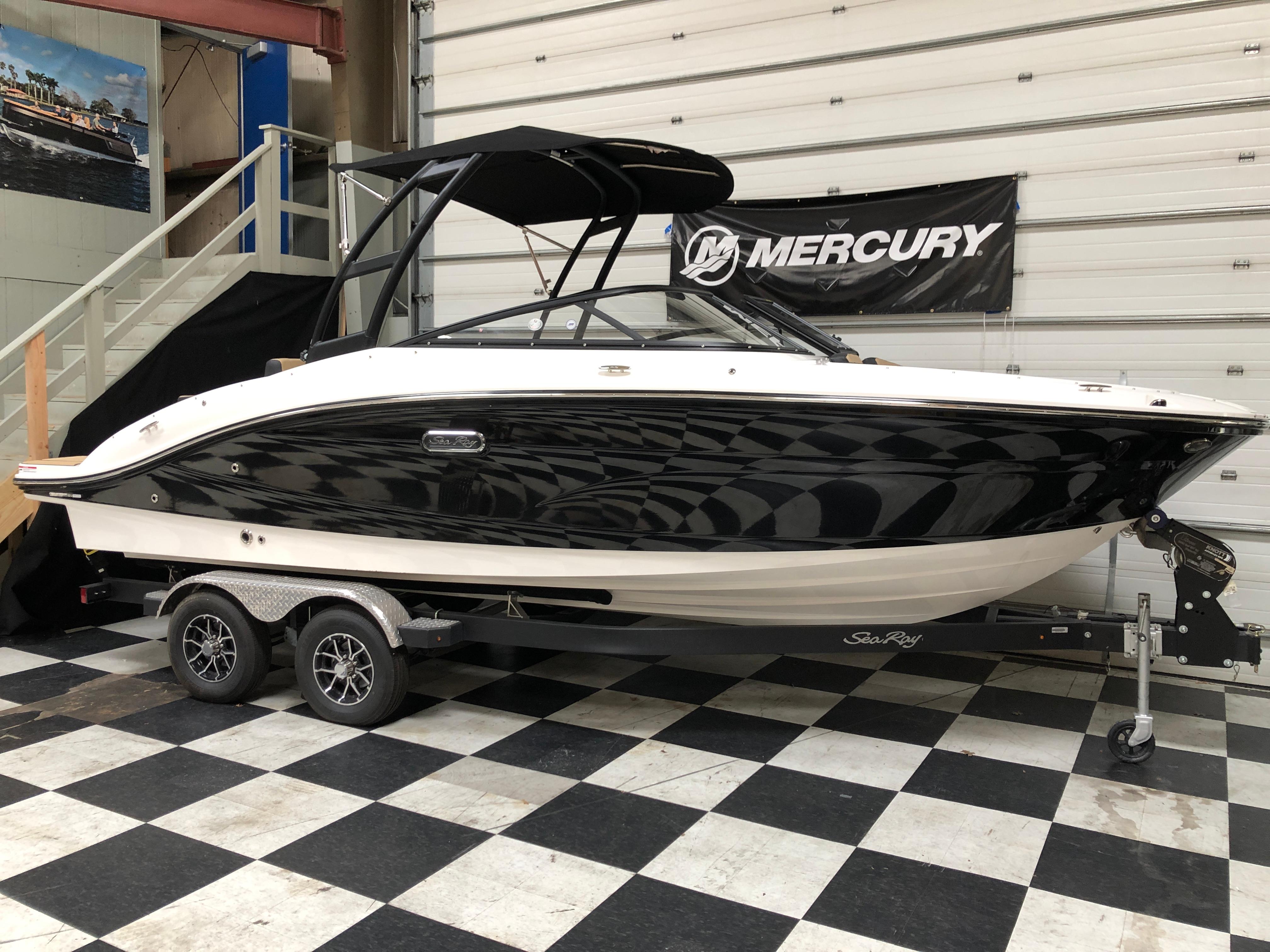 2025 Sea Ray SPX 210