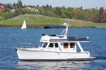 2019 Helmsman Trawlers 37 Sedan