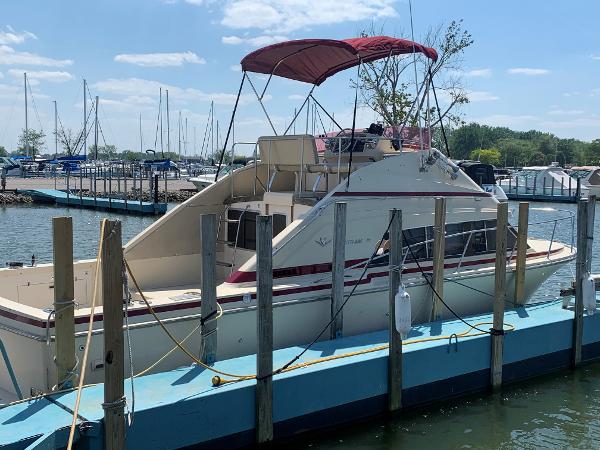 1983 Bertram 30 Flybridge Cruiser