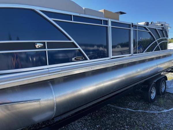 Sylvan Mirage 8524 LZ 2024 Sylvan Mirage 8524 LZ pontoon boat on a trailer, side view.