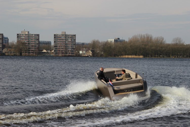 2025 Triple 7 tender DE GROOTSTE SLOEPENSHOWROOM VAN NEDERLAND