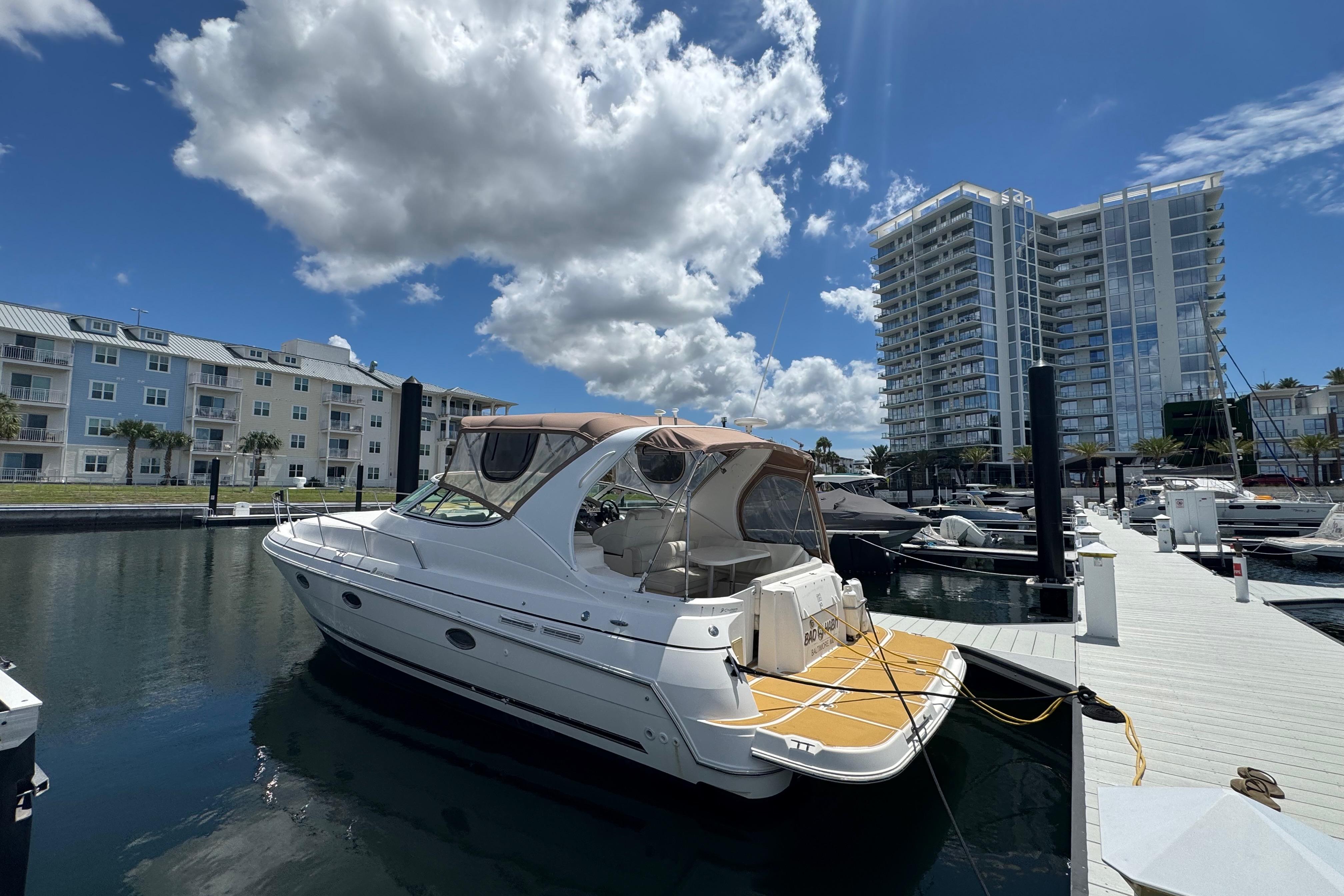 2002 Cruisers Yachts 3372 Express
