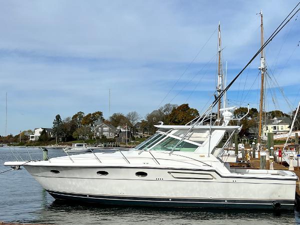 Tiara Yachts 3700 Open portside - full